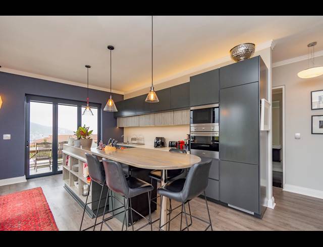 2 BEDROOM APARTMENT FOR SALE IN VREDEHOEK